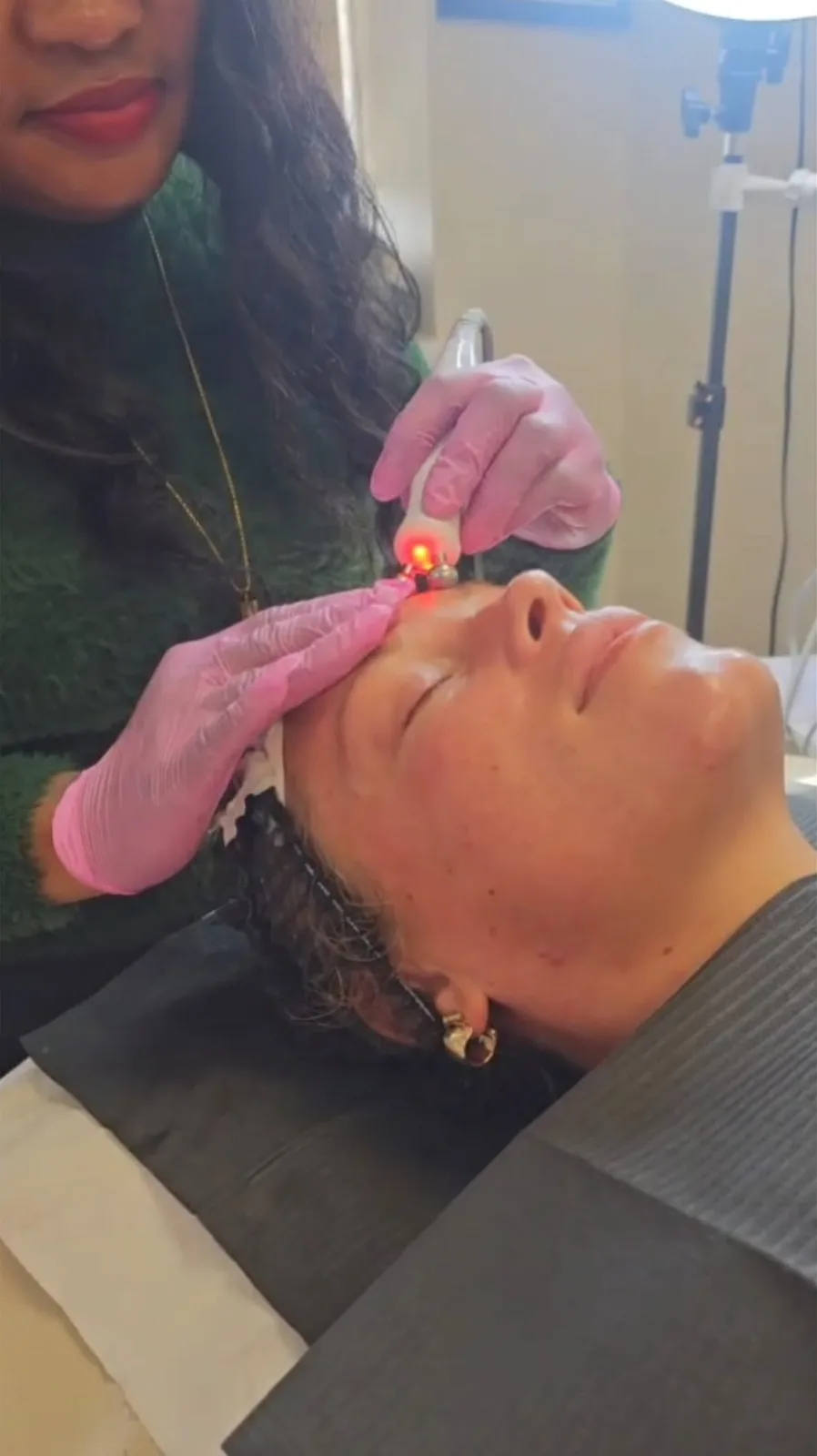 Mesotherapy treatment with red laser wand